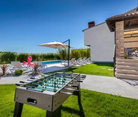 Tramontana Near Pula For 6 Persons With 30m2 Private Pool * Jadreški