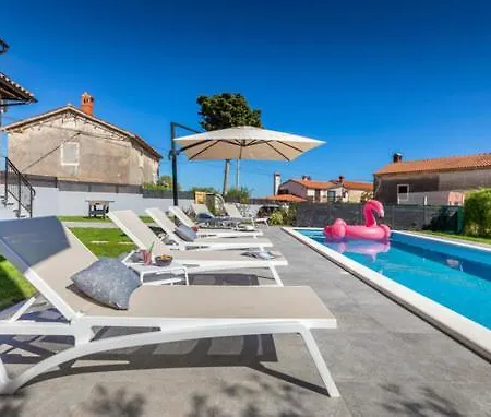Tramontana Near Pula For 6 Persons With 30m2 Private Pool Villa *