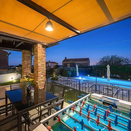 Tramontana Near Pula For 6 Persons With 30m2 Private Pool Jadreški