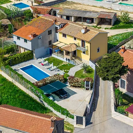 Villa Tramontana Near Pula For 6 Persons With 30m2 Private Pool *